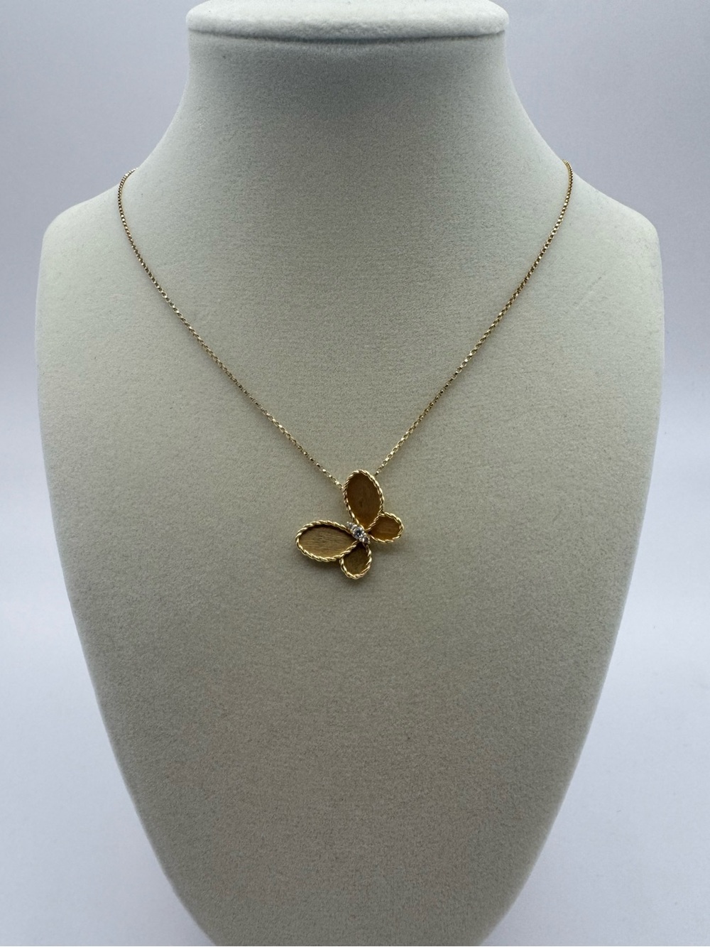 Roberto coin Jasmine 18K Yellow Gold Diamond Butterfly Pendant Necklace